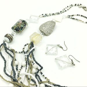 Set of beaded stone neklace and earings